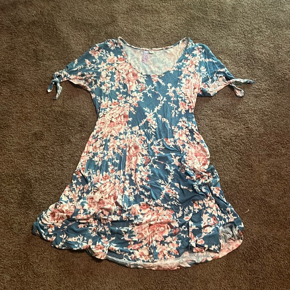 Cute flowery midi dress